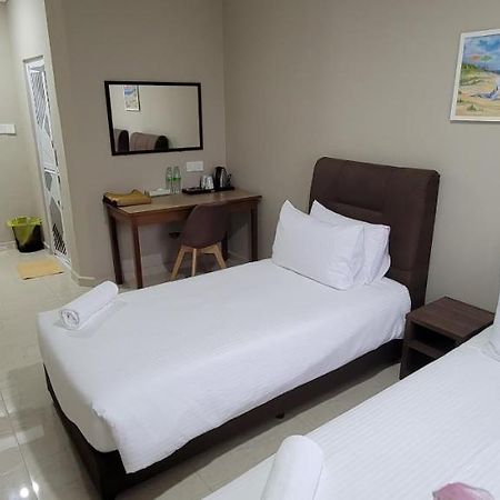 Hotel Shafura 3 Chukai Bagian luar foto