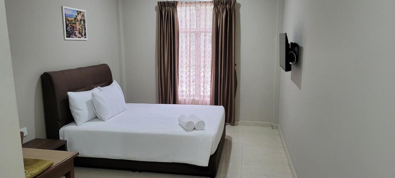 Hotel Shafura 3 Chukai Bagian luar foto