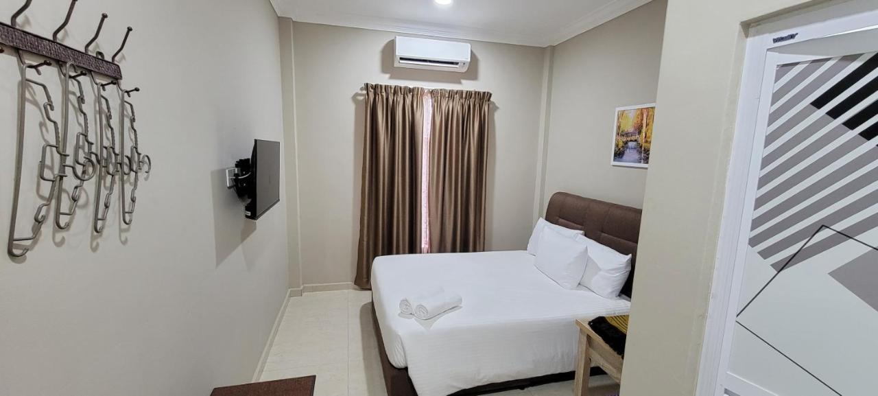 Hotel Shafura 3 Chukai Bagian luar foto