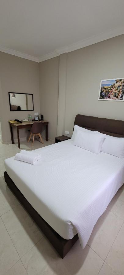 Hotel Shafura 3 Chukai Bagian luar foto