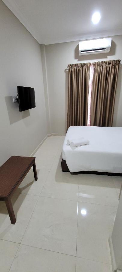 Hotel Shafura 3 Chukai Bagian luar foto