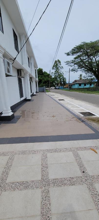 Hotel Shafura 3 Chukai Bagian luar foto