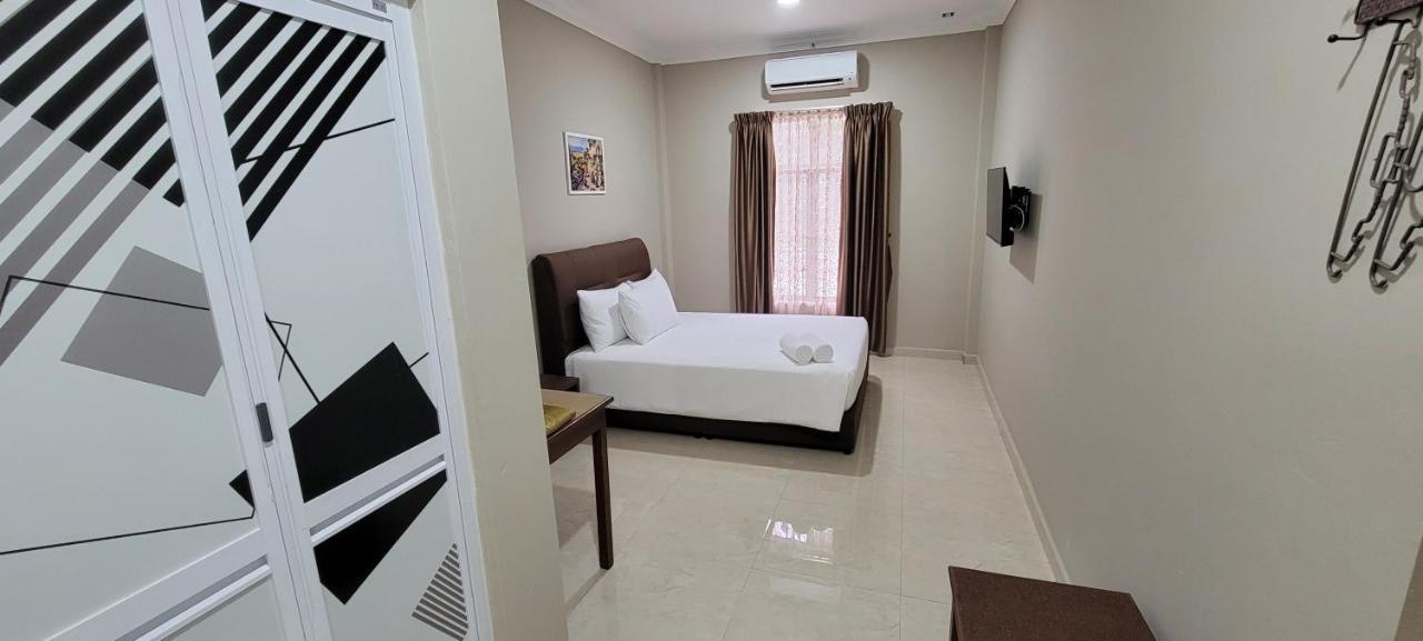 Hotel Shafura 3 Chukai Bagian luar foto