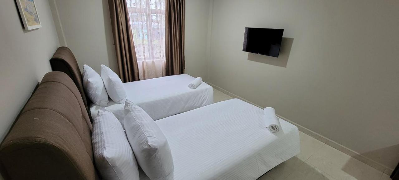 Hotel Shafura 3 Chukai Bagian luar foto