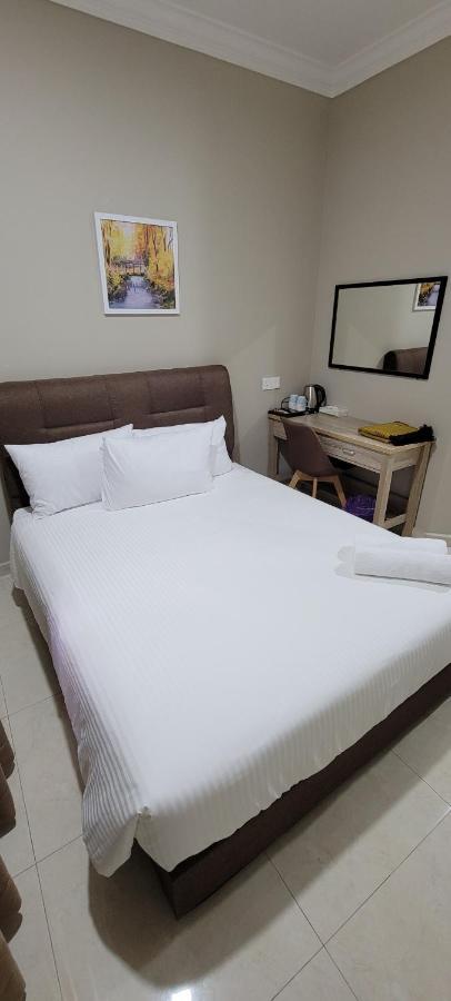 Hotel Shafura 3 Chukai Bagian luar foto
